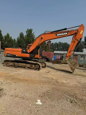 Doosan DX225LC-9C Excavadora em excelente estado.