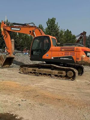 Doosan DX225LC-9C Excavadora em excelente estado.