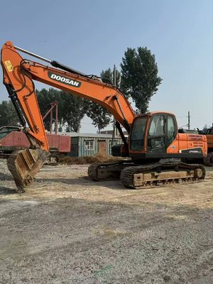 Doosan DX225LC-9C Excavadora em excelente estado.