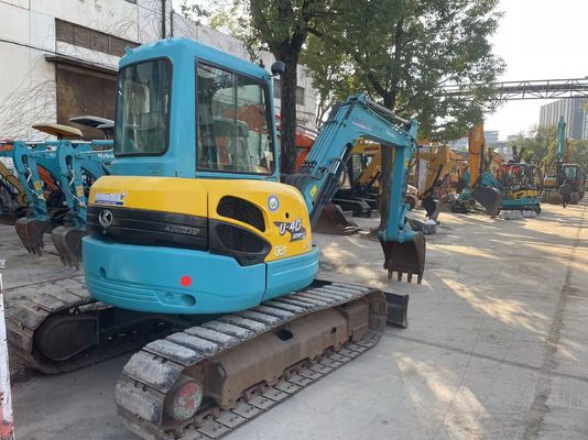 Japão usa mini escavadeira Kubota U40-5 com sistema hidráulico eficiente