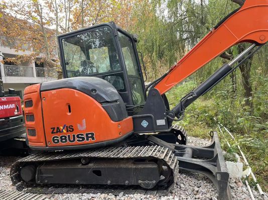 Excavadora original japonesa usada Hitachi ZX68USR-5A em excelente estado.