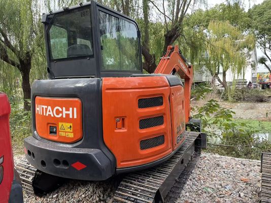 Excavadora original japonesa usada Hitachi ZX68USR-5A em excelente estado.