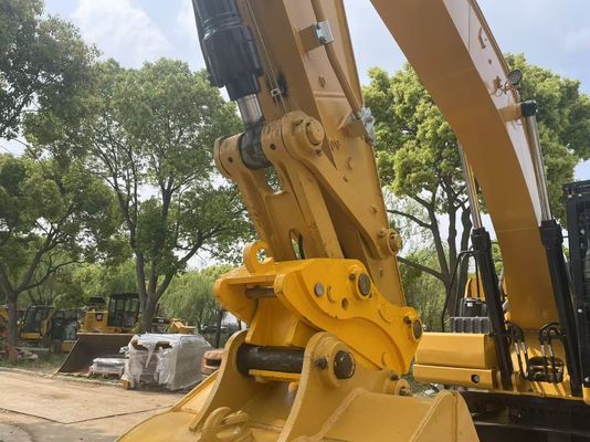 Excavadora Caterpillar 320GC em bom estado, usada, com engate hidráulico